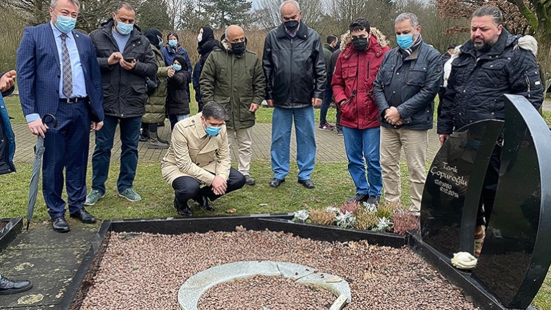 Almanya'da tahrip edilen Müslüman mezarlığında anma programı düzenlendi