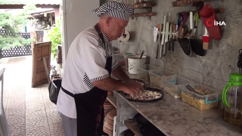 51 yıl sonra köyüne dönerek pizzacı açtı