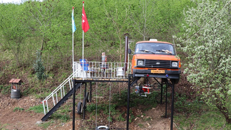 Minibüslü seyir terası ilgi çekiyor