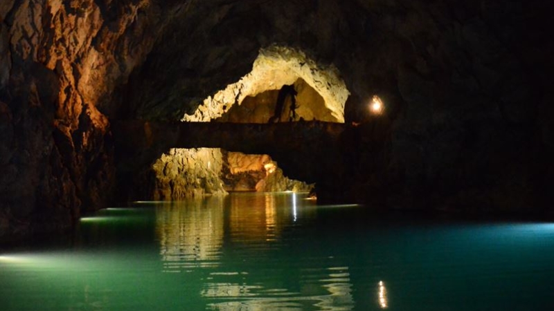 Turistlerin ilgi odağı 'Altınbeşik Mağarası'