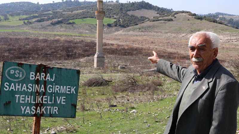 Baraj suyu çekildi, minare ortaya çıktı