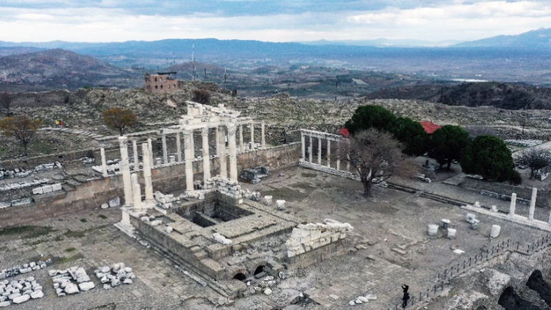 Bergama, Zeus Sunağı'nın ait olduğu topraklara dönmesini istiyor