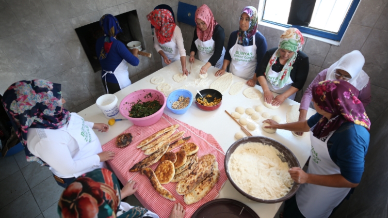 Kardeşler köyünün kadınları fırını 'kardeşlik' için yakıyor