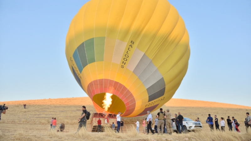 Mardin'de ilk sıcak hava balonu havalandı