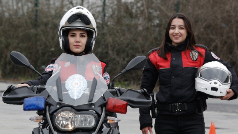 İstanbul'un kadın yunus polisleri suçluların korkulu rüyası 