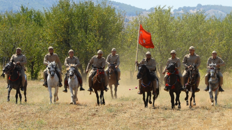 Atlı süvariler 97 yıl sonra dörtnala 'zafere' koşuyor