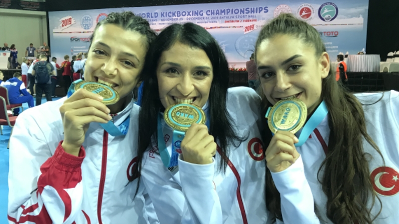 Kick boksun 'Altın kızları', Dünya Şampiyonası'nda iz bıraktı