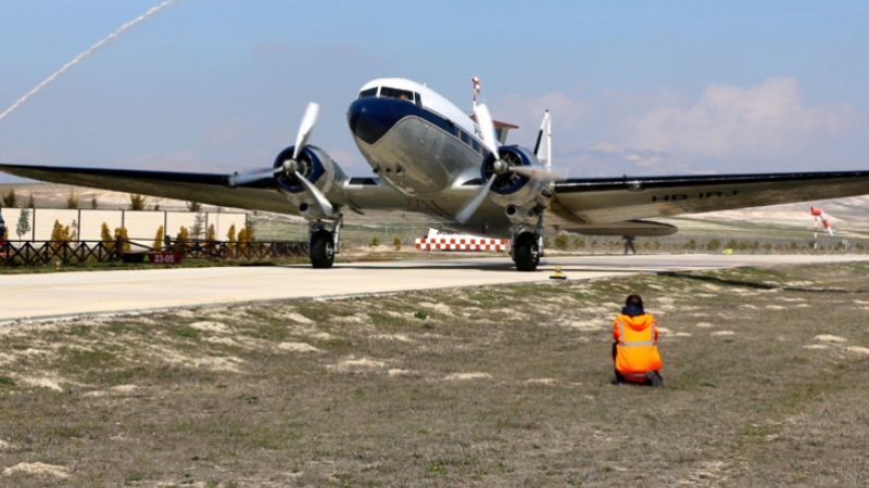 79 yıllık uçak 3 bin 200 kilometre uçarak müzeye ulaştı