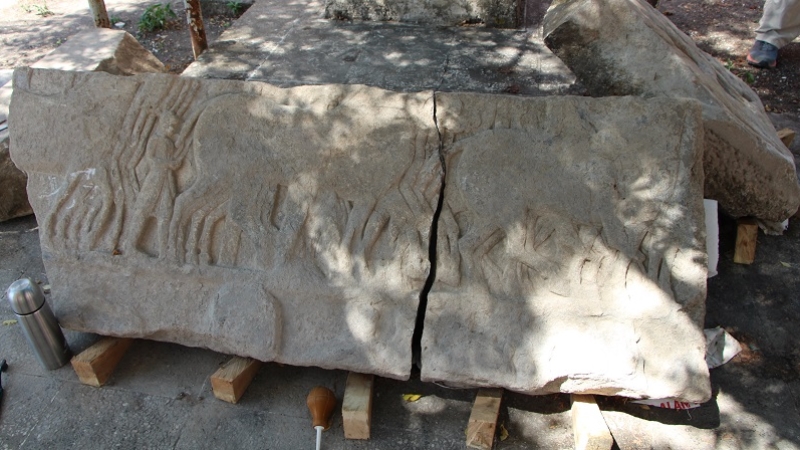 Daskyleion Antik Kenti'nde Pers-Yunan savaşlarını anlatan taş kabartmalar bulundu
