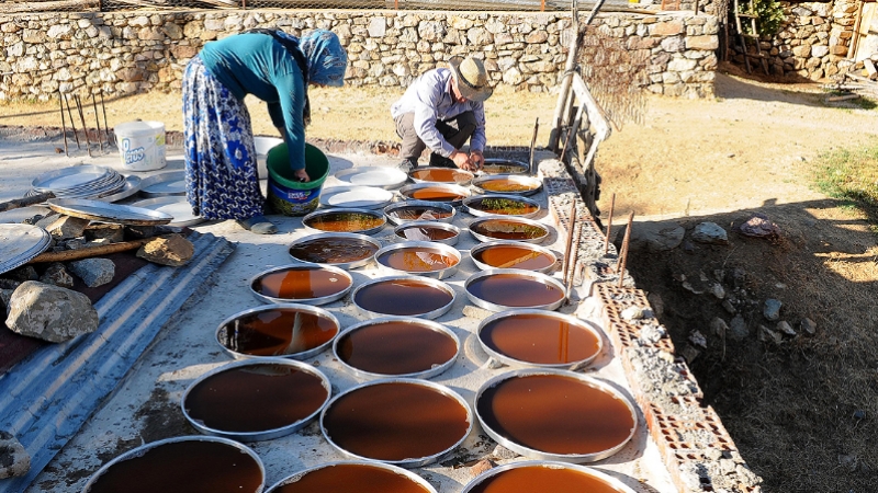 Dalından sofraya dutun pekmeze tatlı yolculuğu