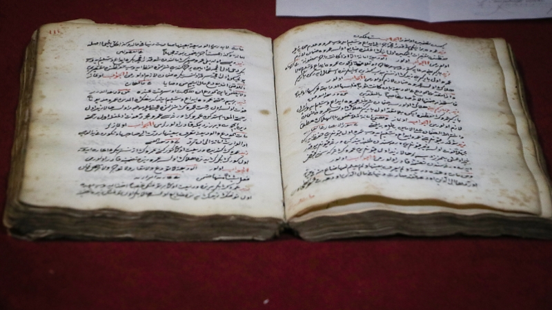 Bosna Hersek'teki mütevazi kütüphane, Osmanlı döneminden kalma el yazmalarını yıllardır koruyor