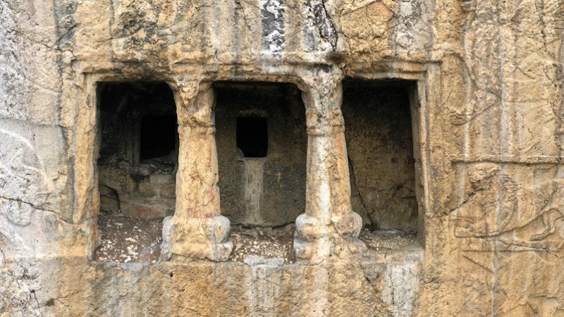 Kastamonu'daki Kale Kapı Kaya Mezarı mitolojik kabartmalarıyla öne çıkıyor