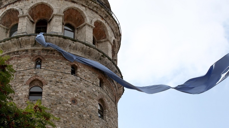 Galata Kulesi'ne mavi kravat takıldı