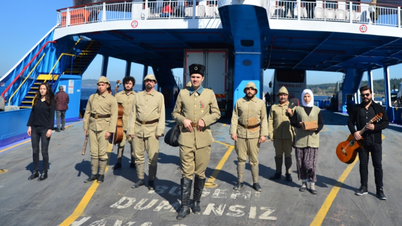 Çanakkale Boğazı'ndaki feribot yolcularını 105 yıl öncesine götürecek