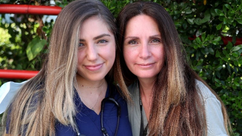 New York'ta hemşirelik yapan Türk anne ve kız, yaşadıkları zorlukları anlattı
