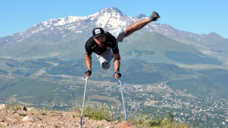 Ampute milli futbolcu Feyyaz, antrenman için 2 bin rakımlı dağa tırmandı