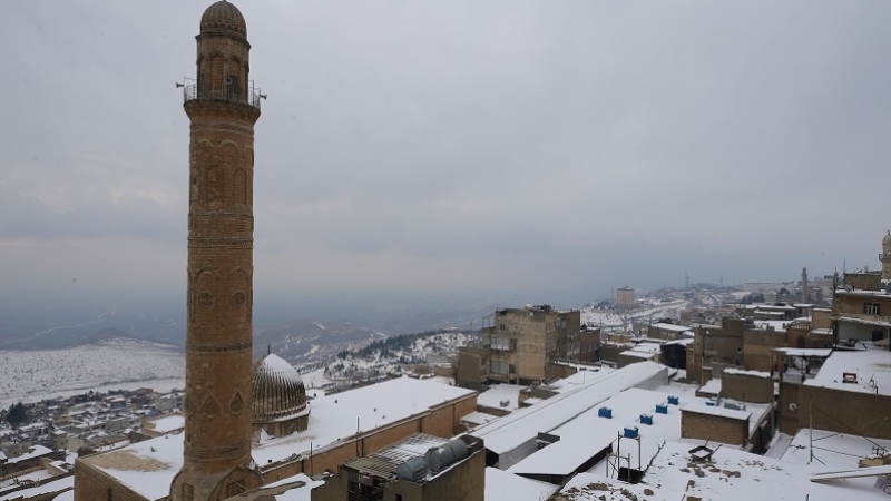 Medeniyetler şehri Mardin tarihi mekanlarıyla beyaza büründü