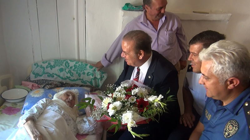 Türkiye'nin en yaşlısı Ayşe Uçar tarihe tanıklık etti 