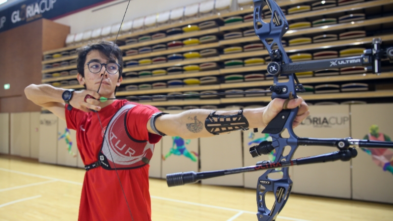 Türk okçuluğunun yıldızı Mete Gazoz'un başarısının sırrı disiplinli çalışmak