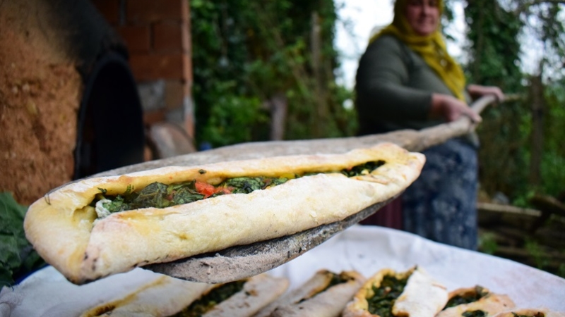 Osmanlı geleneği 'mancarlı ekmek' ramazan sofraları için pişiyor