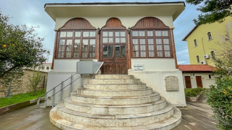 Tire'deki Necip Paşa Kütüphanesi iki asırdır kitapseverleri ağırlıyor
