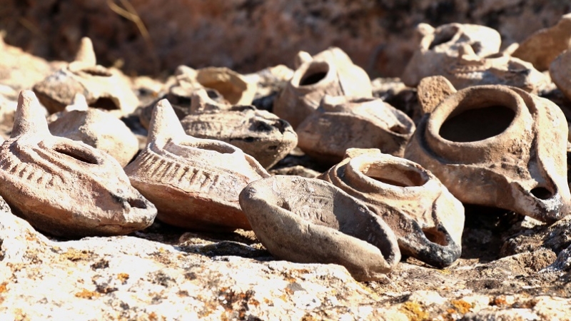 Roma dönemine ait 48 kandil ortaya çıkarıldı