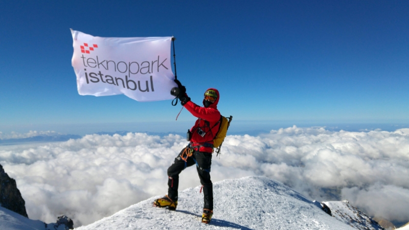 Türk dağcı Avrupa'nın zirvesine tırmandı