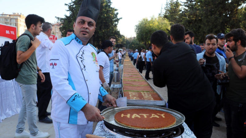 Hatay'ın ana vatana katılışı 80 metrelik künefeyle kutlandı