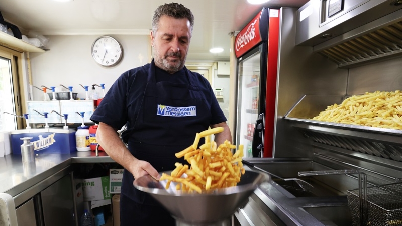 Belçika'nın meşhur patates kızartmasının sırrı Kosovalı Kemal'de