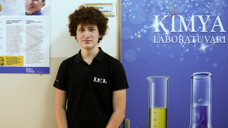Olimpiyat şampiyonu genç kimyacı Massachusetts Teknoloji Enstitüsüne kabul edildi