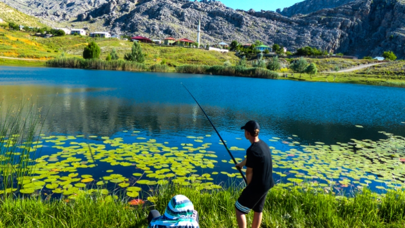 Toroslar'ın incisi 'Dipsiz Göl' doğaseverlerin gözdesi