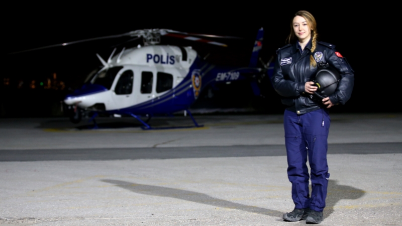 Emniyetin ilk kadın helikopter pilotu